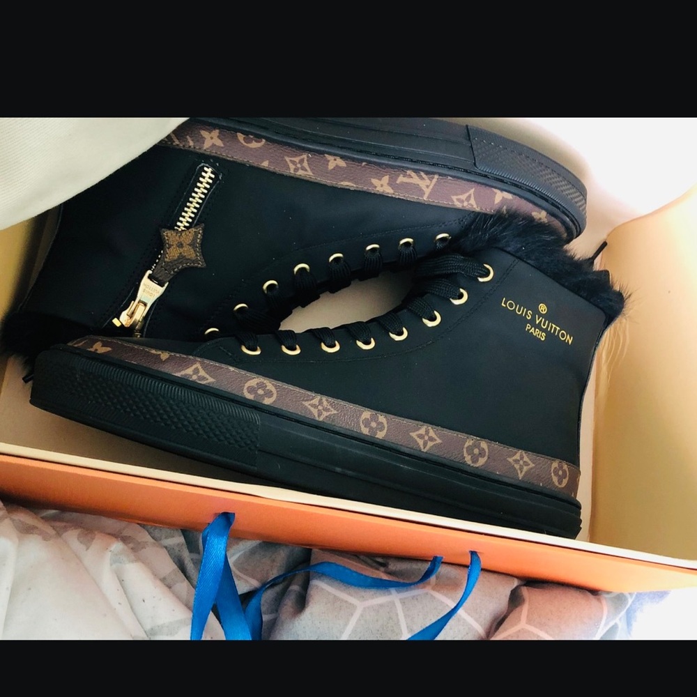 BRAND NEW NEVER WORN LOUIS VUITTON SHOES - Picture 1 of 1